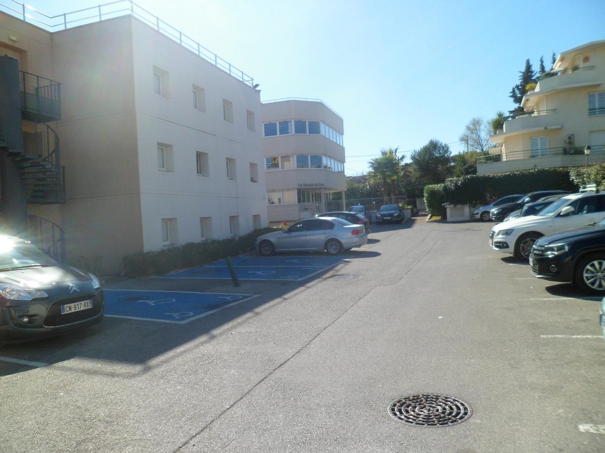Hotelf1 Villeneuve Loubet ภายนอก รูปภาพ